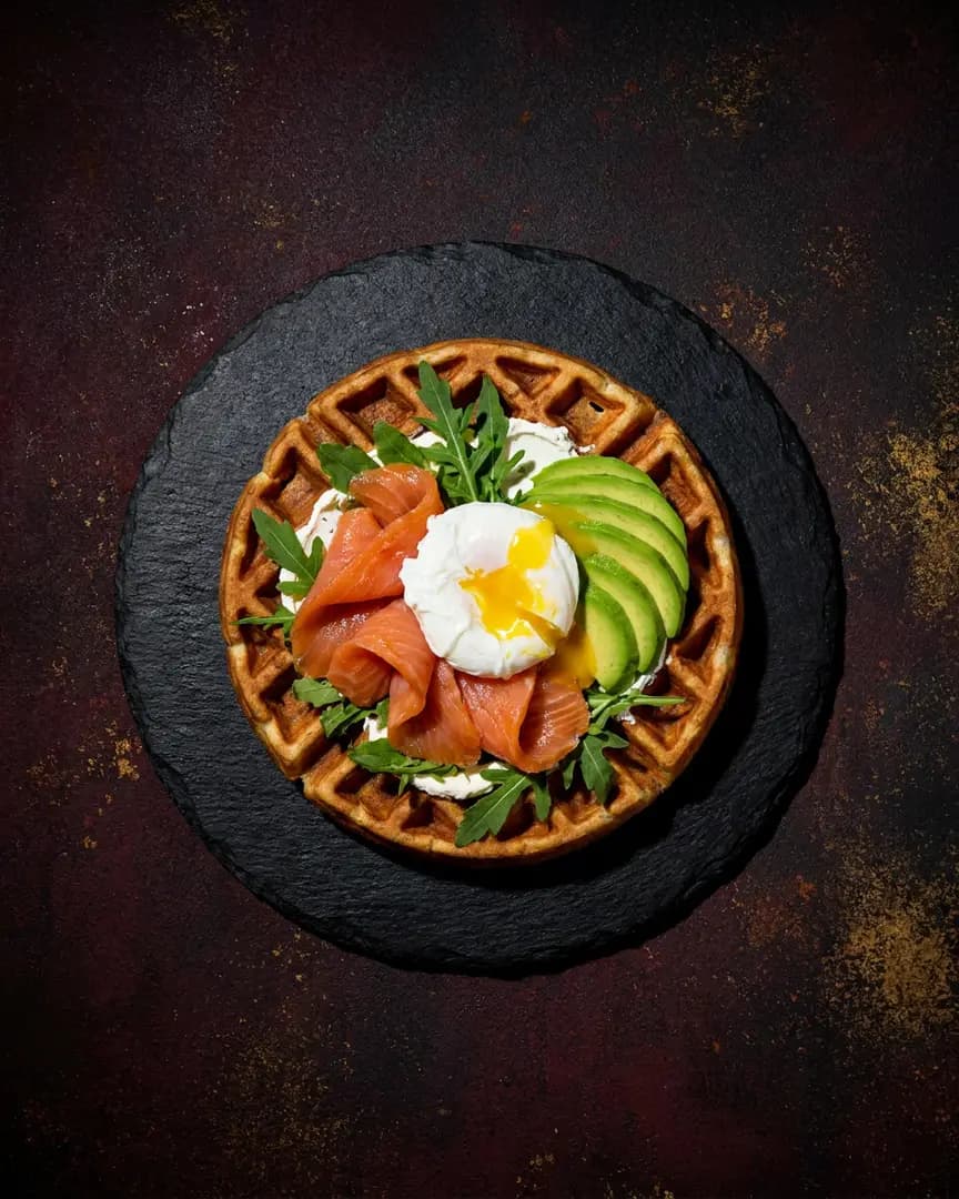 Gofres belgas con salmón